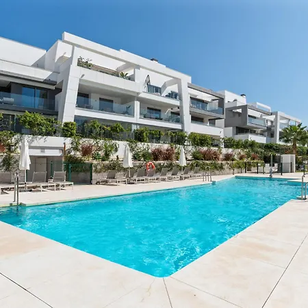 Vivi Homes - Lani - Terrace - Pool - Garden