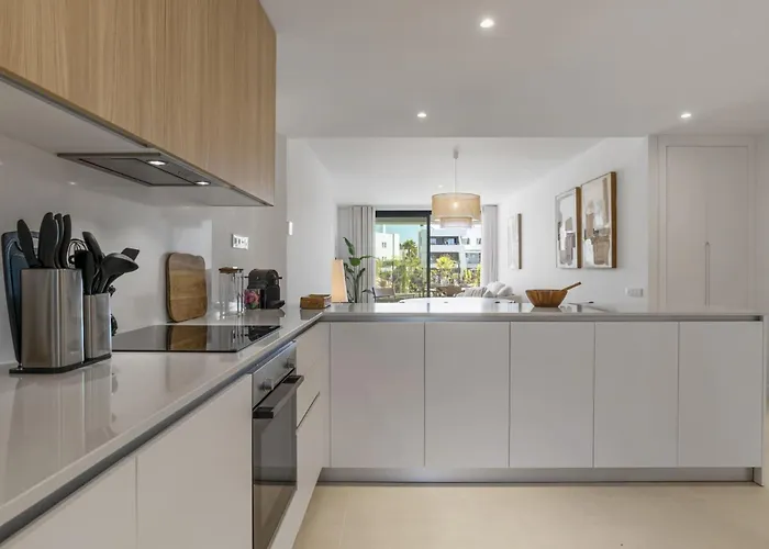 Vivi Homes - Lani - Terrace - Pool - Garden