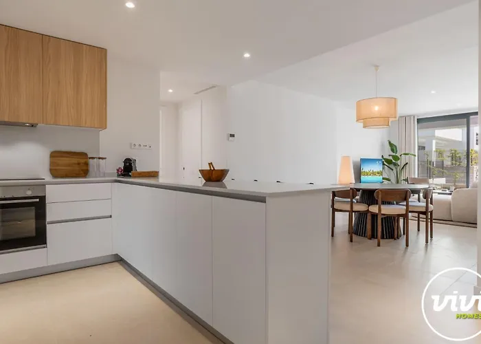 Vivi Homes - Lani - Terrace - Pool - Garden 埃斯特波纳