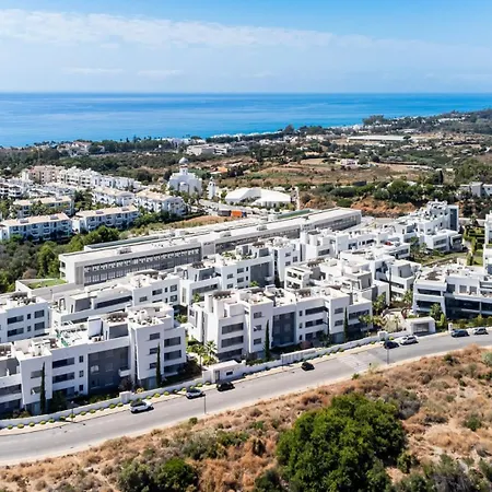 Vivi Homes - Lani - Terrace - Pool - Garden Apartment *