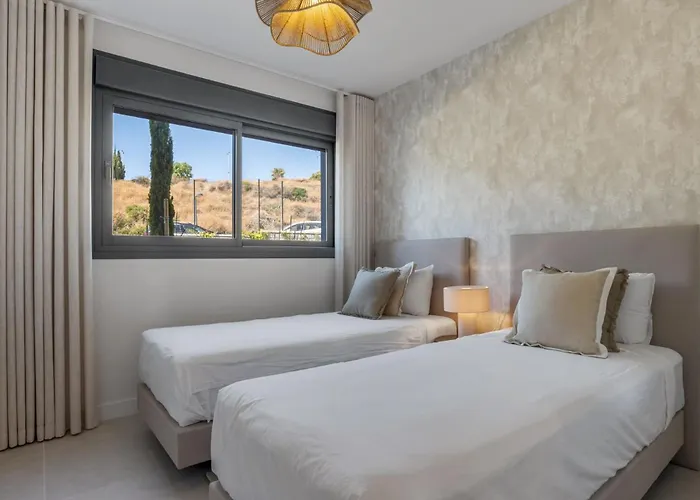 Vivi Homes - Lani - Terrace - Pool - Garden Apartment *