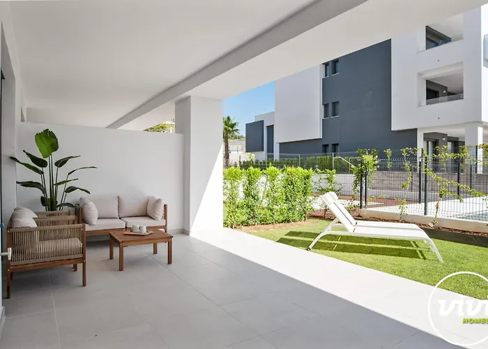 Vivi Homes - Lani - Terrace - Pool - Garden