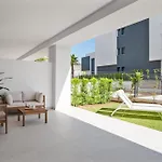Vivi Homes - Lani - Terrace - Pool - Garden
