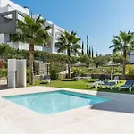 Vivi Homes - Lani - Terrace - Pool - Garden Appartement