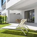 Vivi Homes - Lani - Terrace - Pool - Garden Appartement *